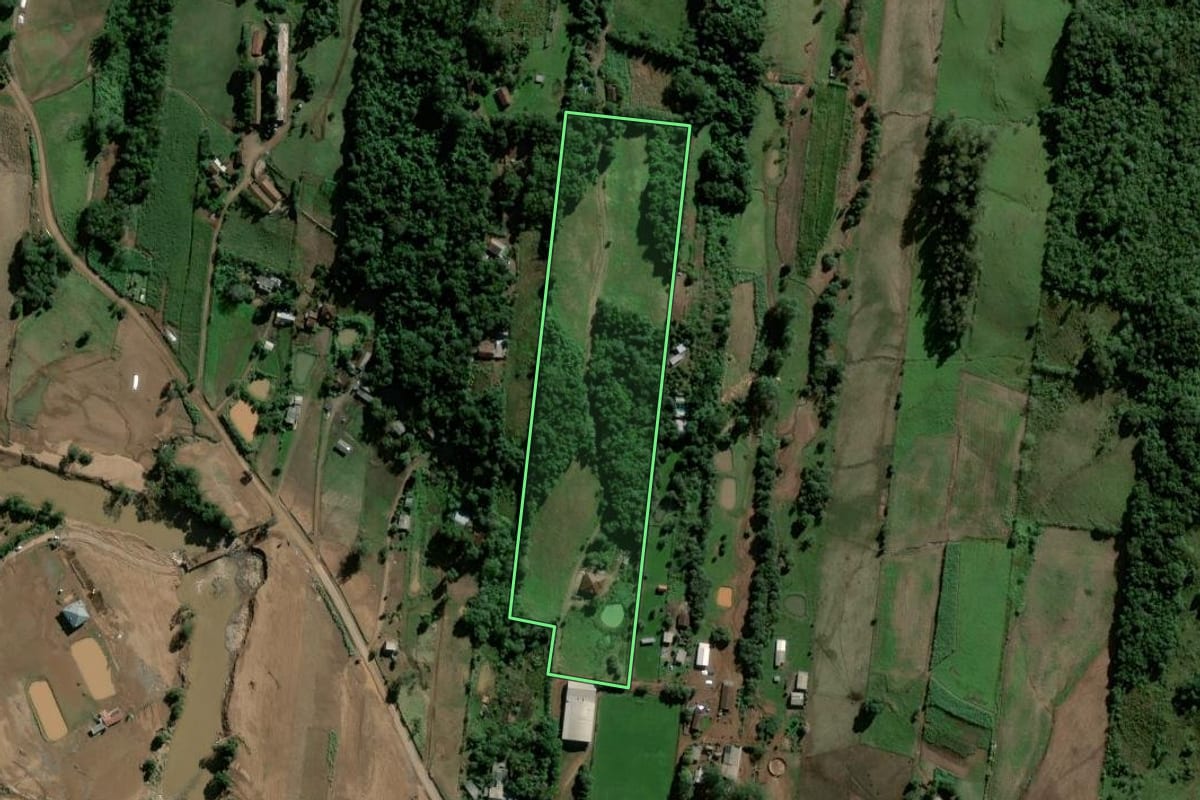 Imagem de satélite do imóvel rural em Forquetinha (RS), com o contorno declarado no CAR desenhado por cima.