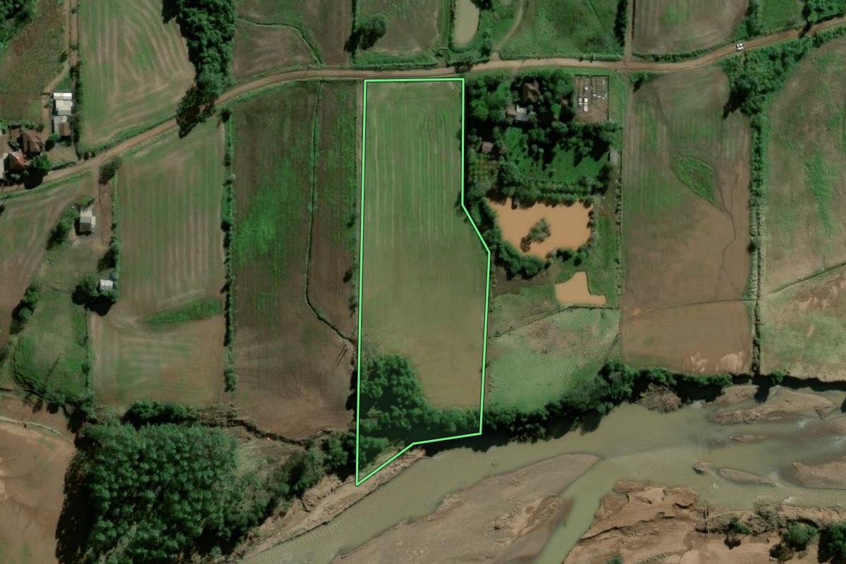 Imagem de satélite do imóvel rural em Forquetinha (RS), com o contorno declarado no CAR desenhado por cima.