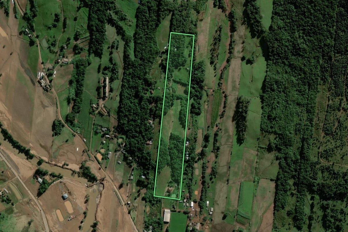 Imagem de satélite do imóvel rural em Forquetinha (RS), com o contorno declarado no CAR desenhado por cima.