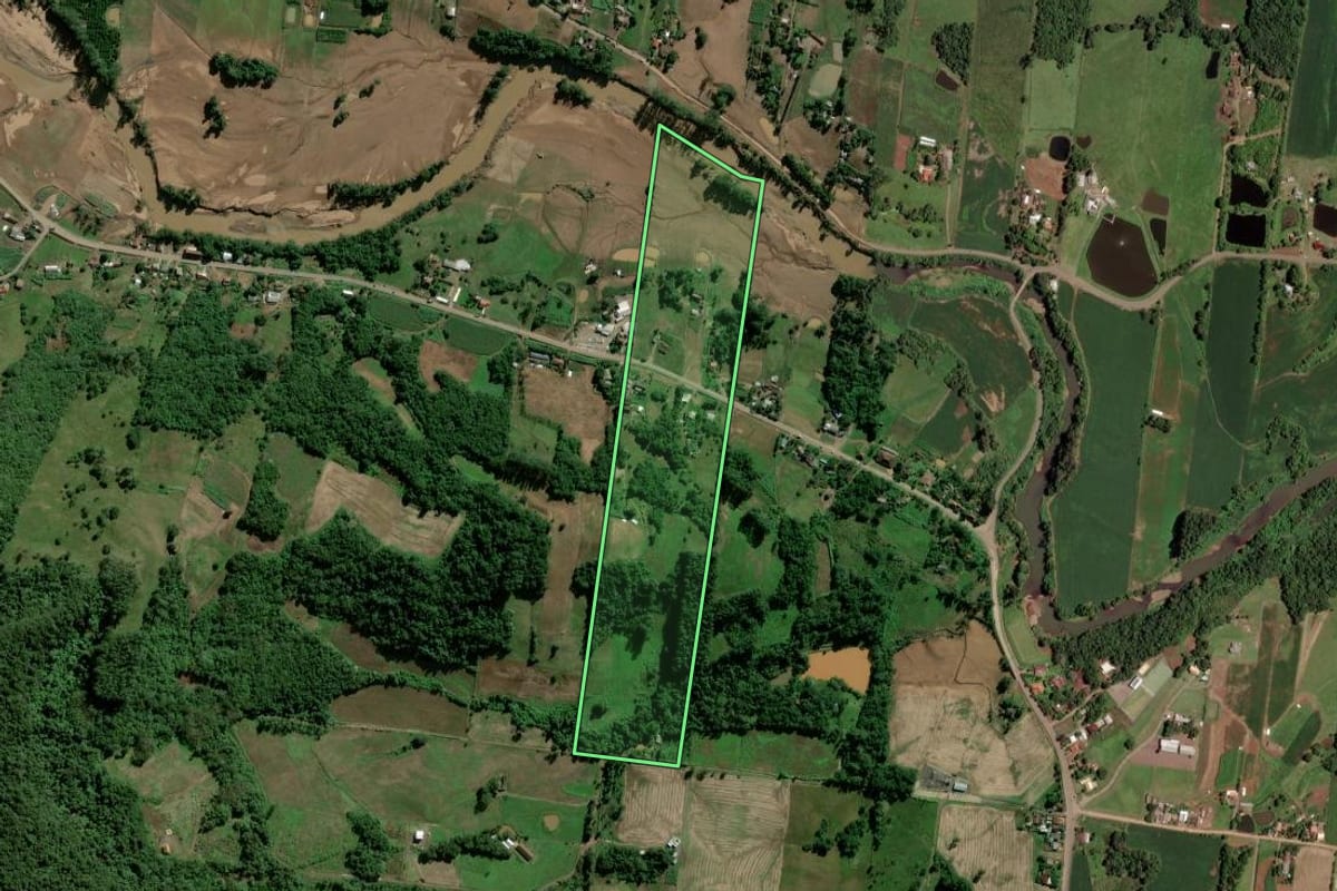 Imagem de satélite do imóvel rural em Forquetinha (RS), com o contorno declarado no CAR desenhado por cima.