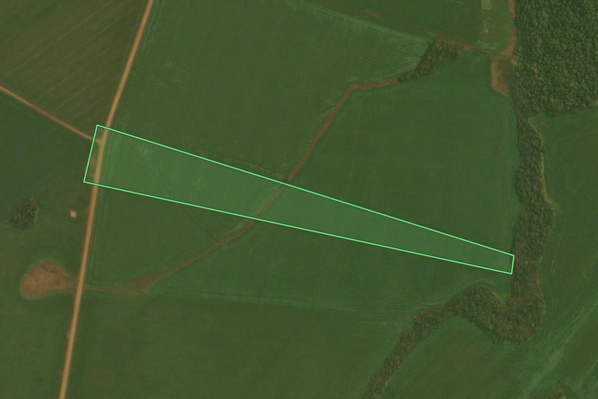 Imagem de satélite do imóvel rural em Fortaleza dos Valos (RS), com o contorno declarado no CAR desenhado por cima.