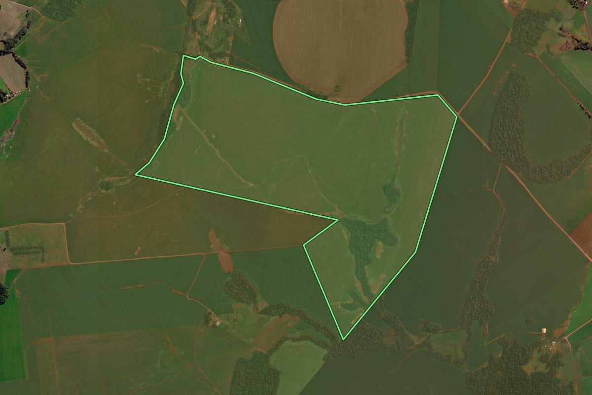 Imagem de satélite do imóvel rural em Fortaleza dos Valos (RS), com o contorno declarado no CAR desenhado por cima.