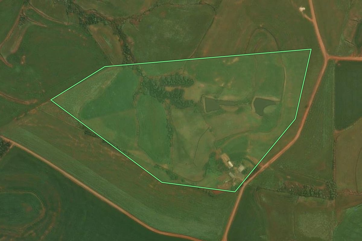 Imagem de satélite do imóvel rural em Fortaleza dos Valos (RS), com o contorno declarado no CAR desenhado por cima.