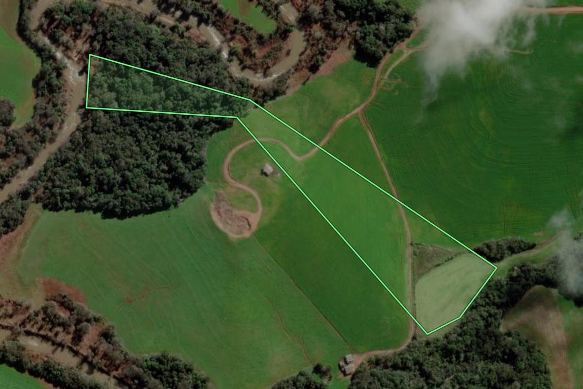 Imagem de satélite do imóvel rural em Fortaleza dos Valos (RS), com o contorno declarado no CAR desenhado por cima.