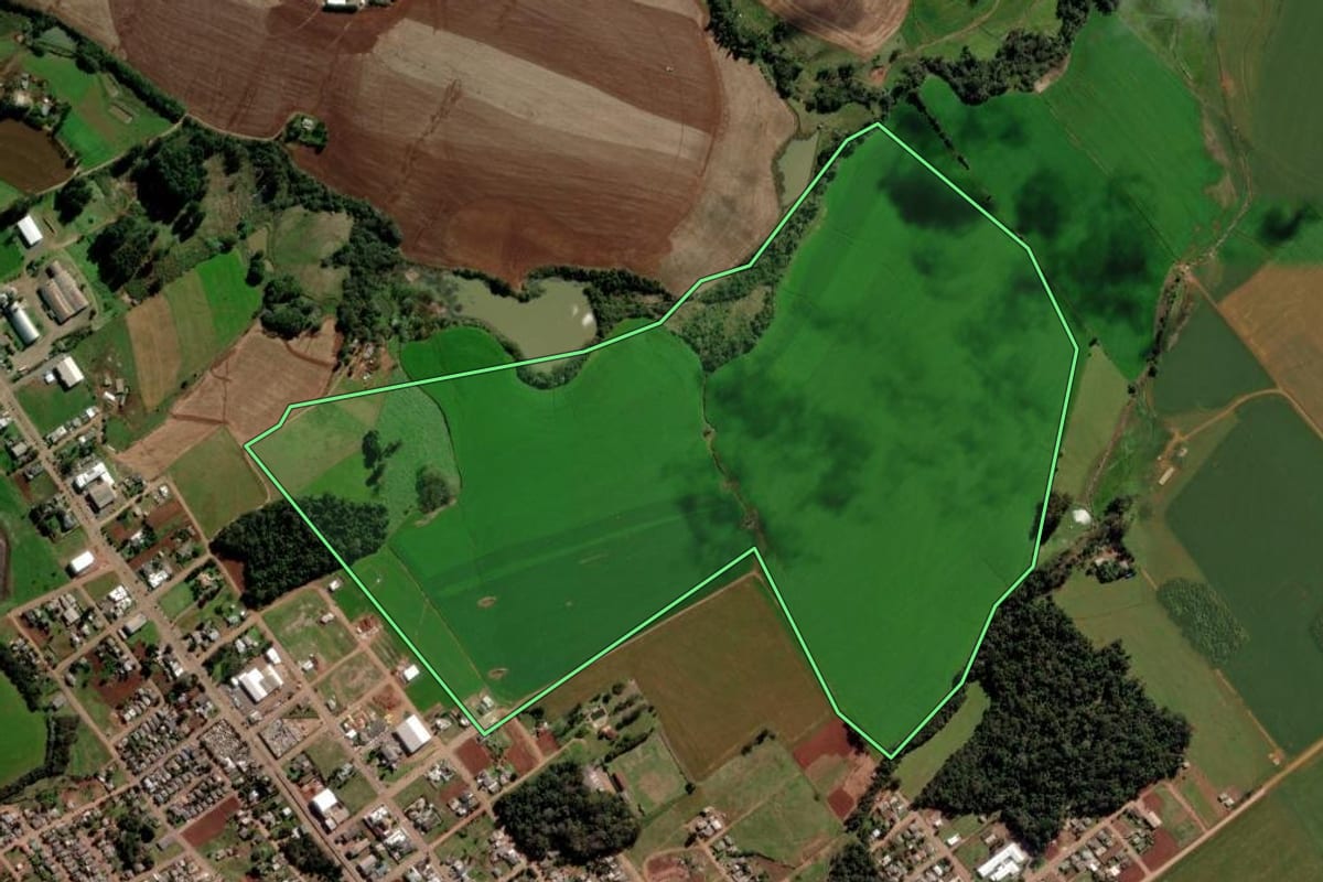 Imagem de satélite do imóvel rural em Fortaleza dos Valos (RS), com o contorno declarado no CAR desenhado por cima.