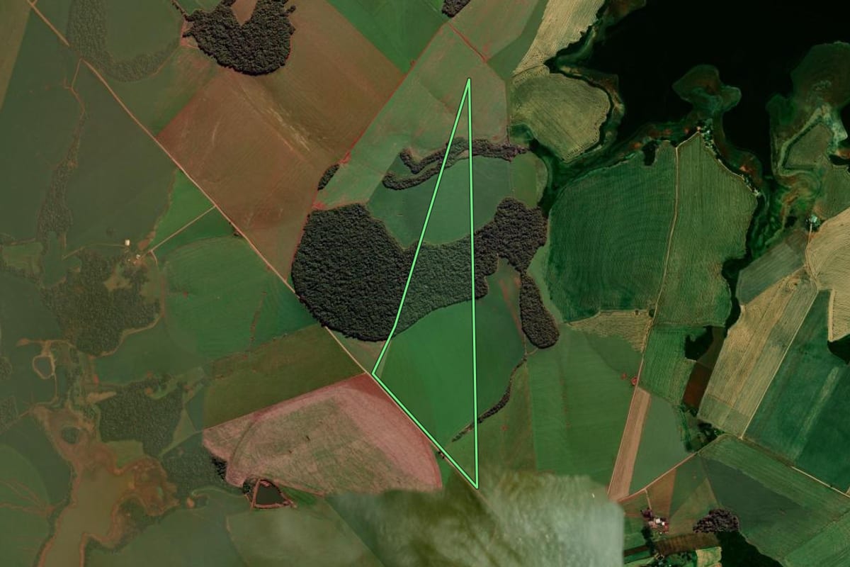 Imagem de satélite do imóvel rural em Fortaleza dos Valos (RS), com o contorno declarado no CAR desenhado por cima.