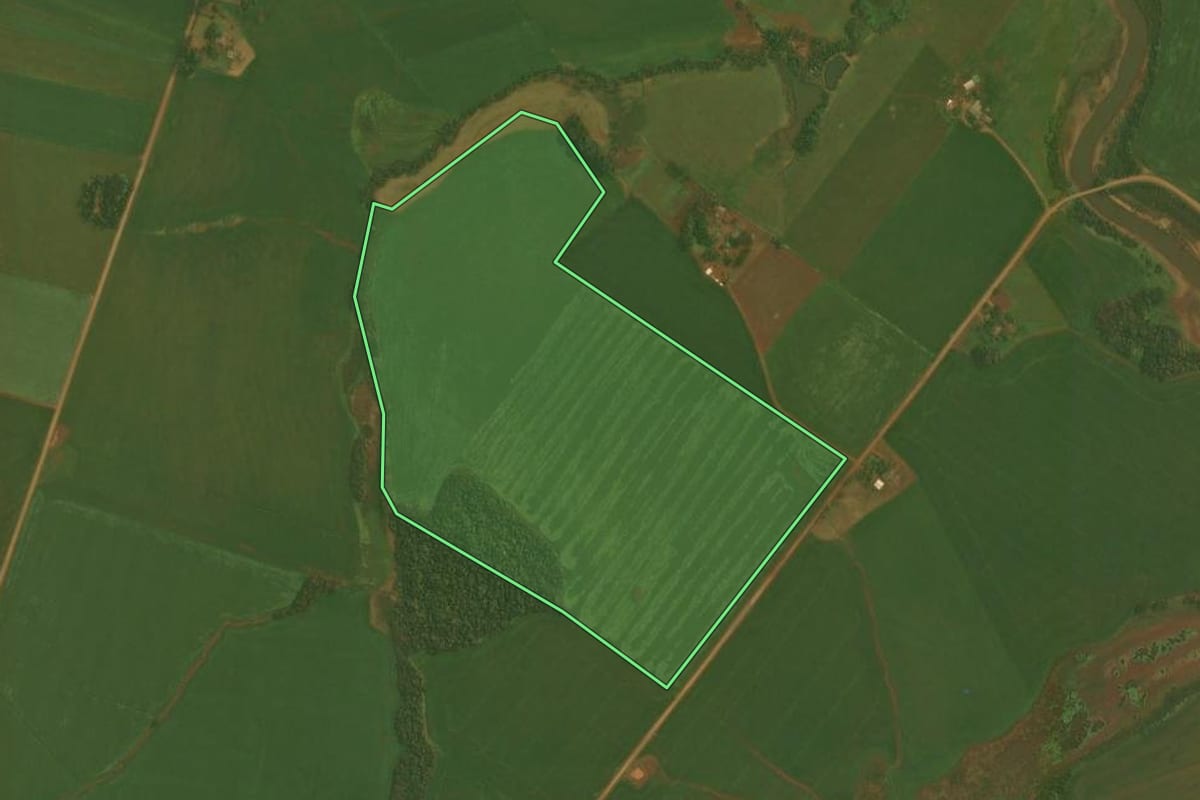 Imagem de satélite do imóvel rural em Fortaleza dos Valos (RS), com o contorno declarado no CAR desenhado por cima.