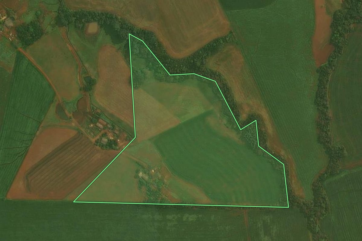 Imagem de satélite do imóvel rural em Fortaleza dos Valos (RS), com o contorno declarado no CAR desenhado por cima.