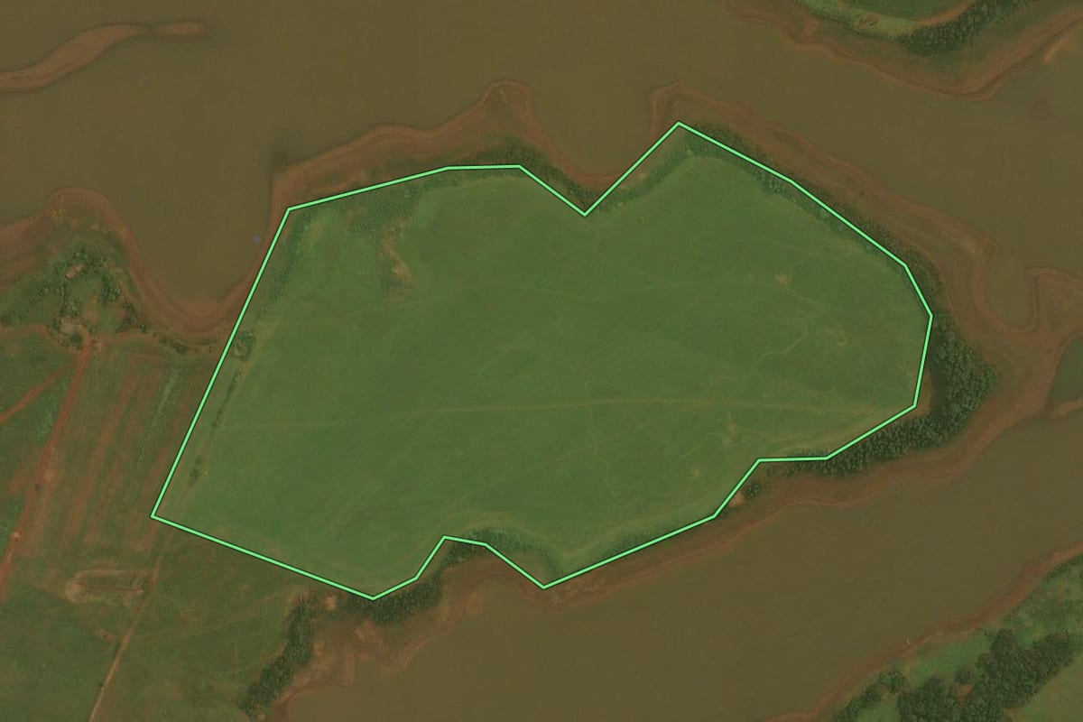 Imagem de satélite do imóvel rural em Fortaleza dos Valos (RS), com o contorno declarado no CAR desenhado por cima.
