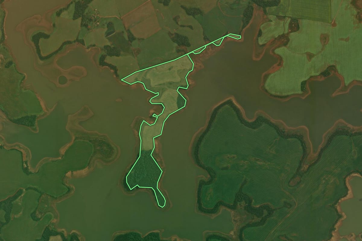 Imagem de satélite do imóvel rural em Fortaleza dos Valos (RS), com o contorno declarado no CAR desenhado por cima.