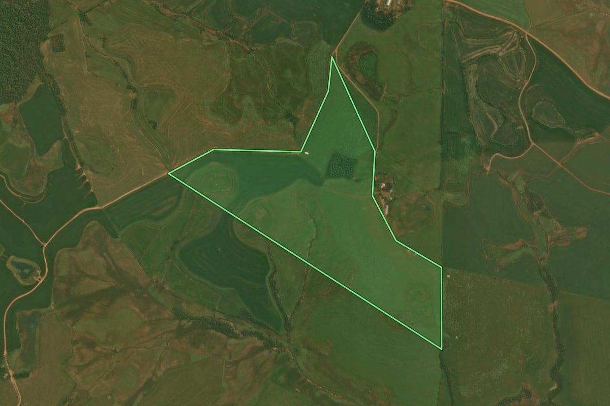 Imagem de satélite do imóvel rural em Fortaleza dos Valos (RS), com o contorno declarado no CAR desenhado por cima.