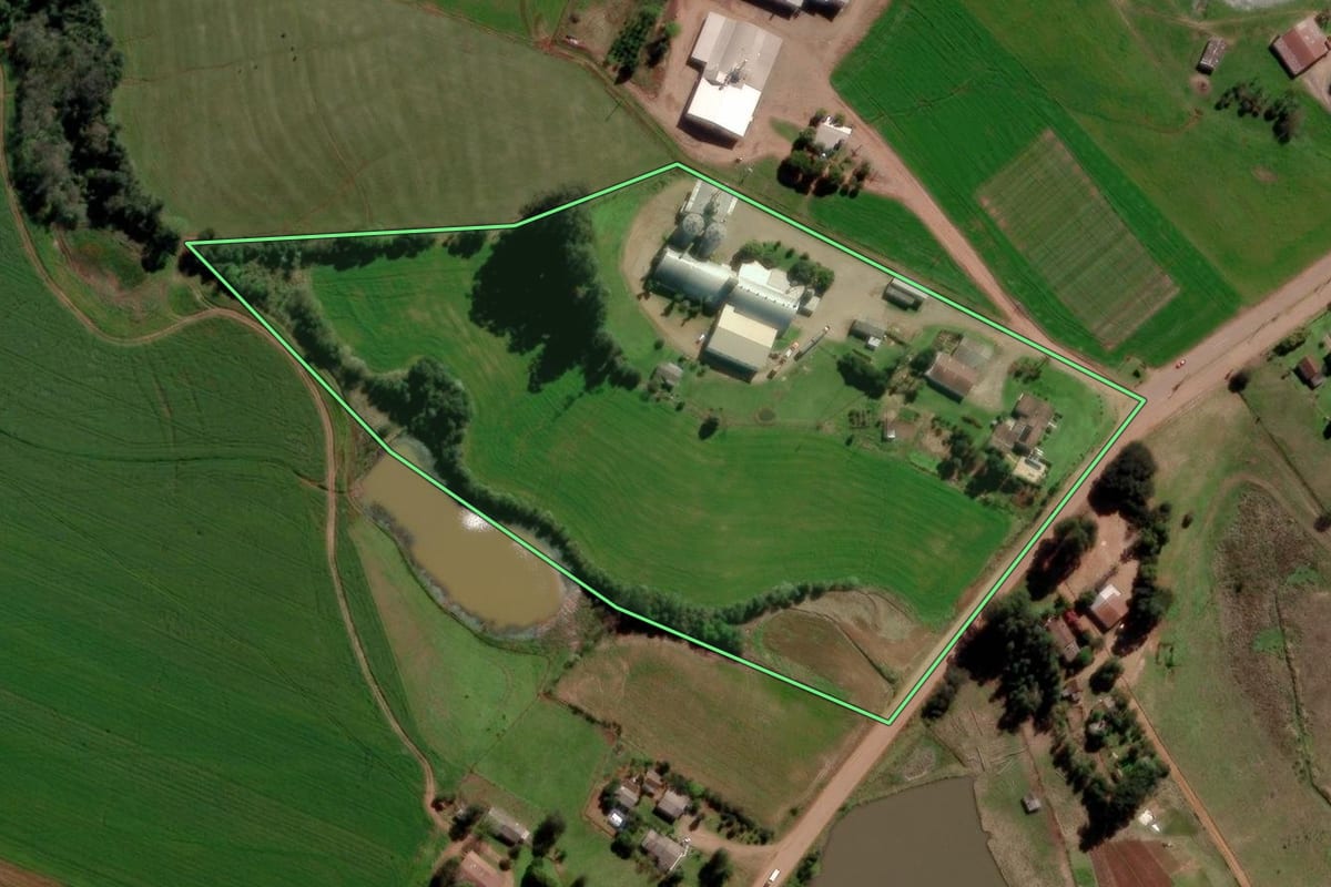 Imagem de satélite do imóvel rural em Fortaleza dos Valos (RS), com o contorno declarado no CAR desenhado por cima.