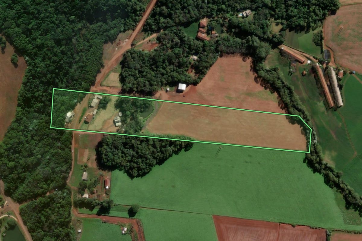 Imagem de satélite do imóvel rural em Frederico Westphalen (RS), com o contorno declarado no CAR desenhado por cima.