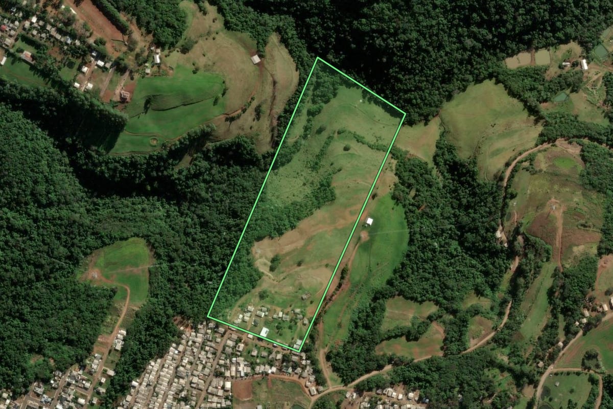 Imagem de satélite do imóvel rural em Frederico Westphalen (RS), com o contorno declarado no CAR desenhado por cima.