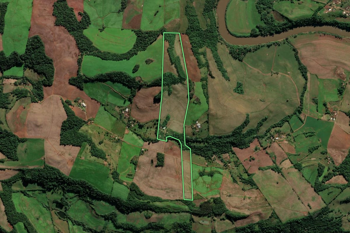 Imagem de satélite do imóvel rural em Frederico Westphalen (RS), com o contorno declarado no CAR desenhado por cima.