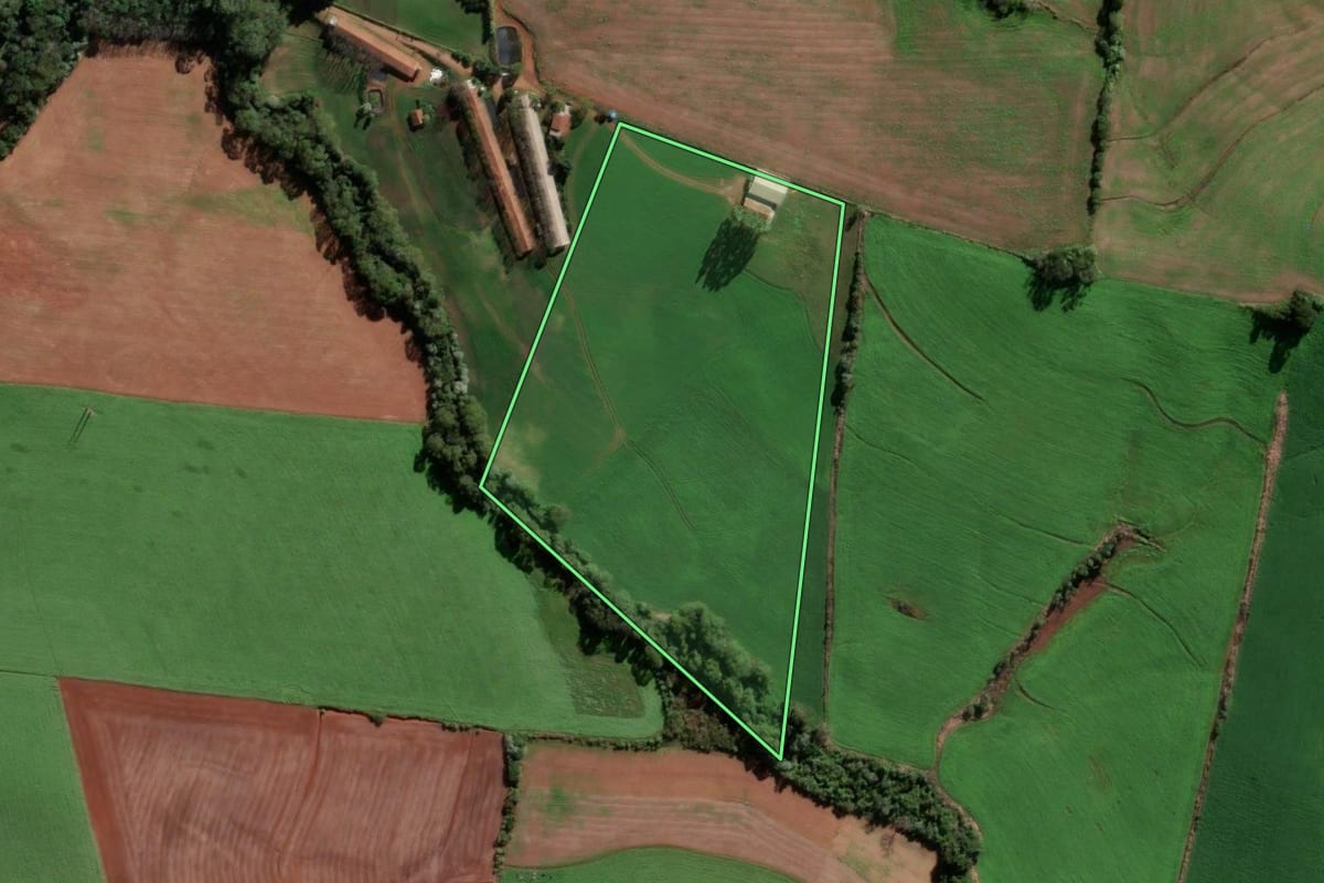 Imagem de satélite do imóvel rural em Frederico Westphalen (RS), com o contorno declarado no CAR desenhado por cima.