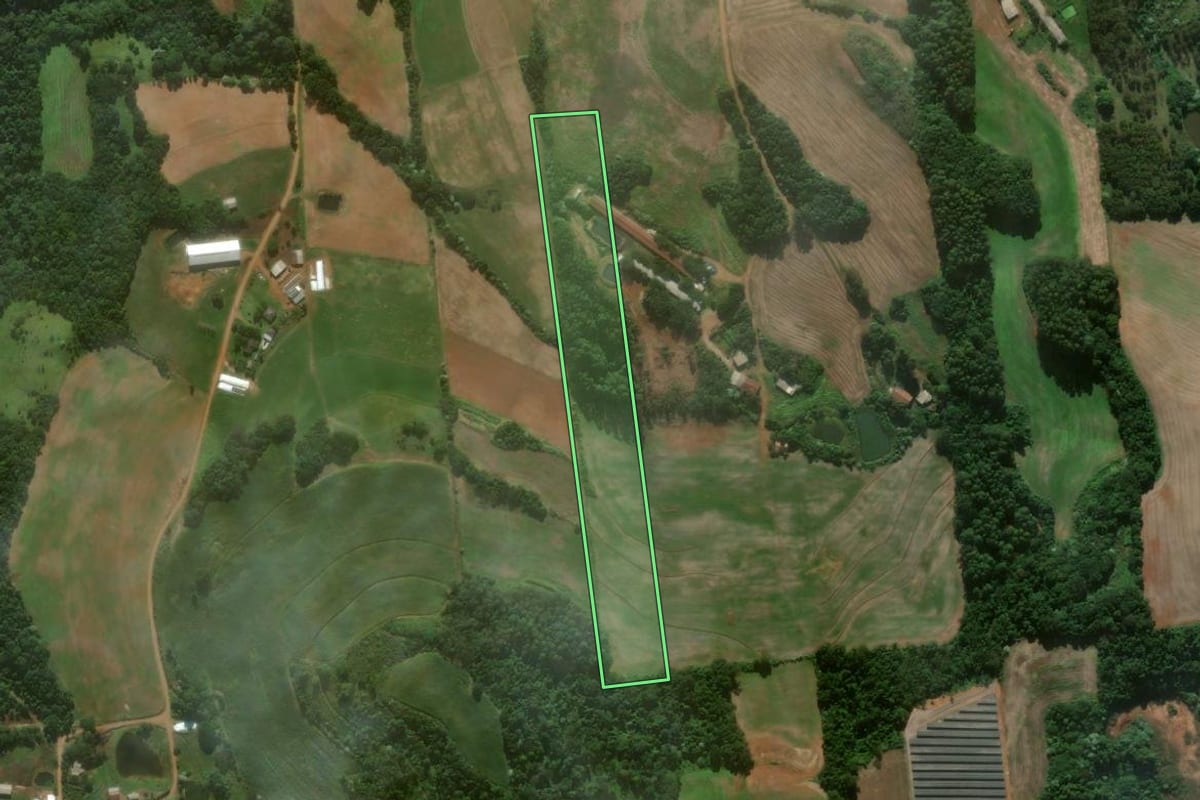 Imagem de satélite do imóvel rural em Frederico Westphalen (RS), com o contorno declarado no CAR desenhado por cima.