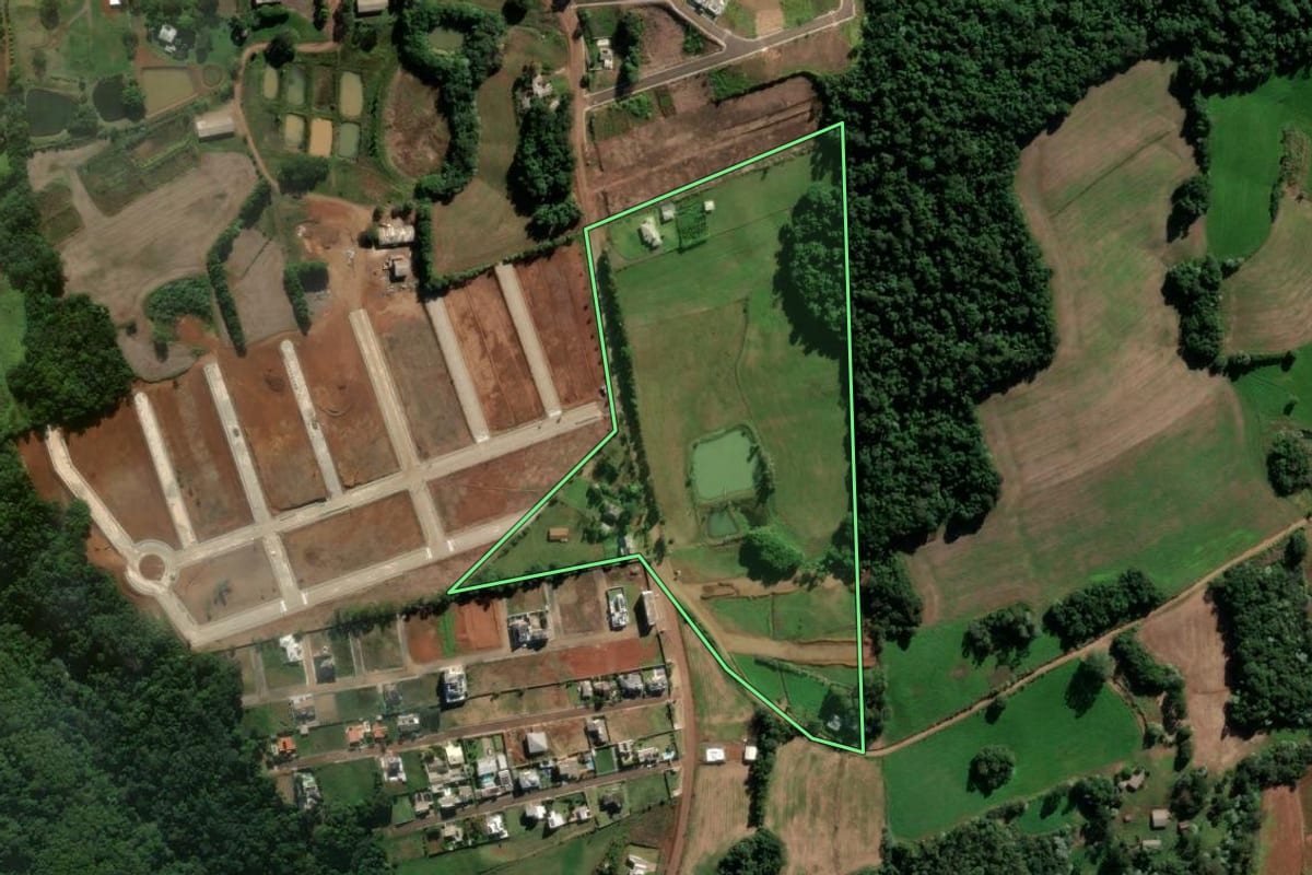 Imagem de satélite do imóvel rural em Frederico Westphalen (RS), com o contorno declarado no CAR desenhado por cima.