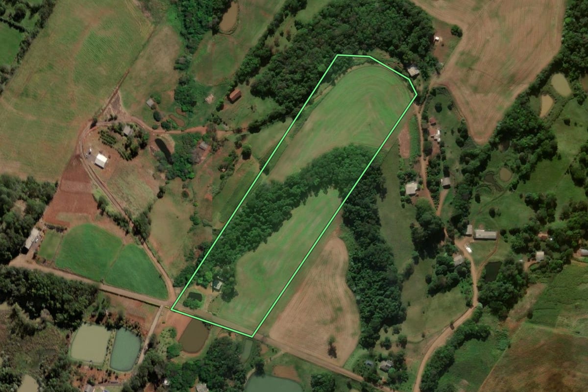 Imagem de satélite do imóvel rural em Frederico Westphalen (RS), com o contorno declarado no CAR desenhado por cima.