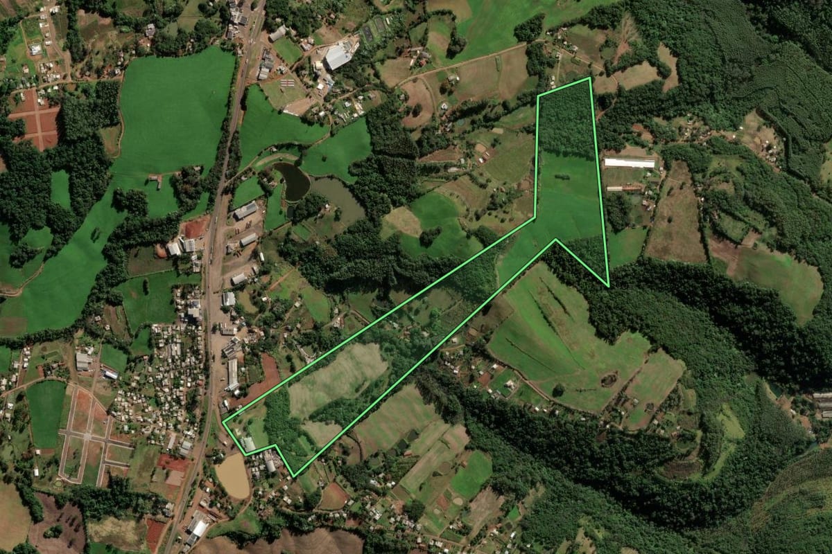 Imagem de satélite do imóvel rural em Frederico Westphalen (RS), com o contorno declarado no CAR desenhado por cima.