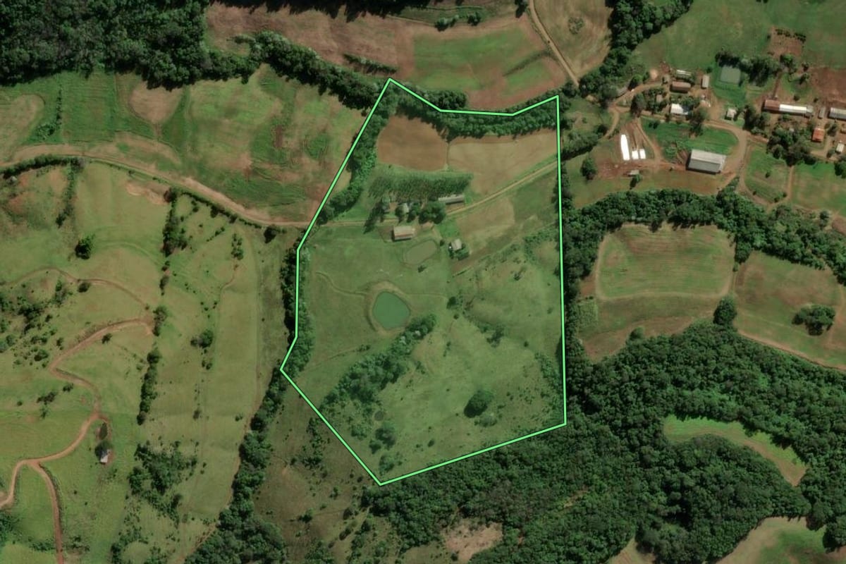Imagem de satélite do imóvel rural em Frederico Westphalen (RS), com o contorno declarado no CAR desenhado por cima.