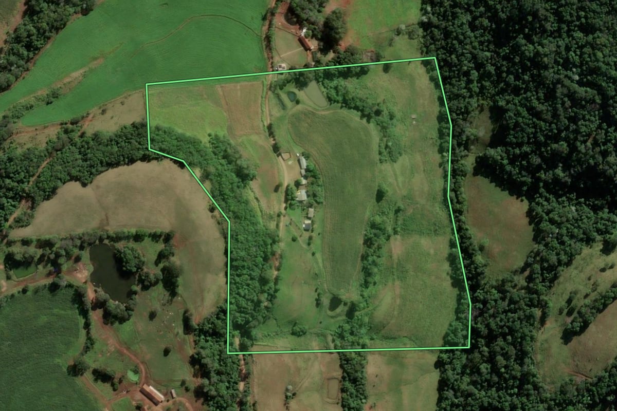 Imagem de satélite do imóvel rural em Frederico Westphalen (RS), com o contorno declarado no CAR desenhado por cima.