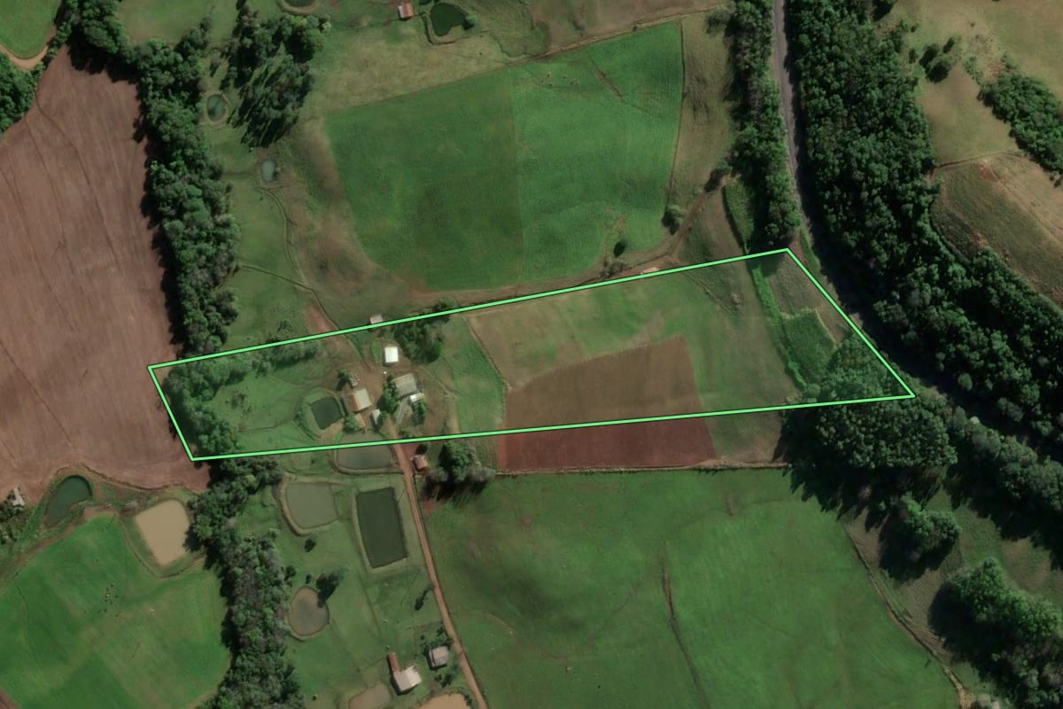 Imagem de satélite do imóvel rural em Frederico Westphalen (RS), com o contorno declarado no CAR desenhado por cima.