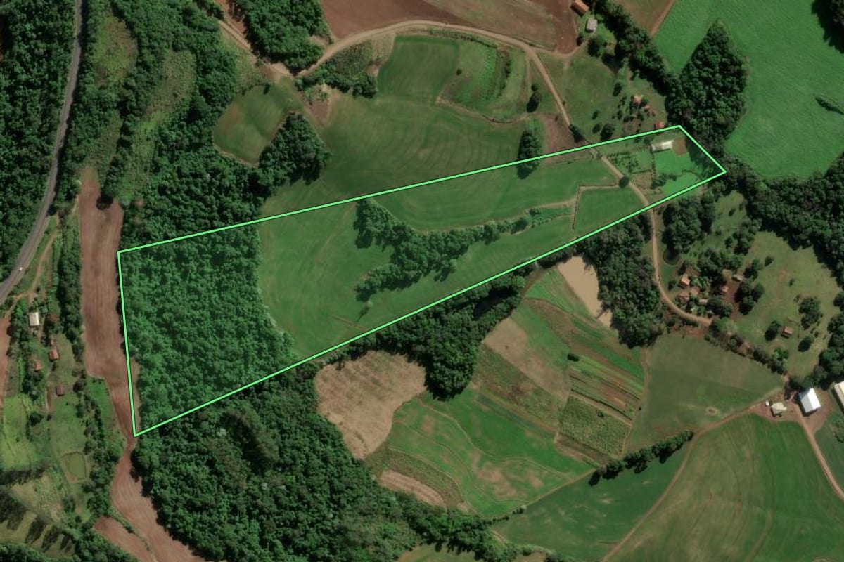 Imagem de satélite do imóvel rural em Frederico Westphalen (RS), com o contorno declarado no CAR desenhado por cima.