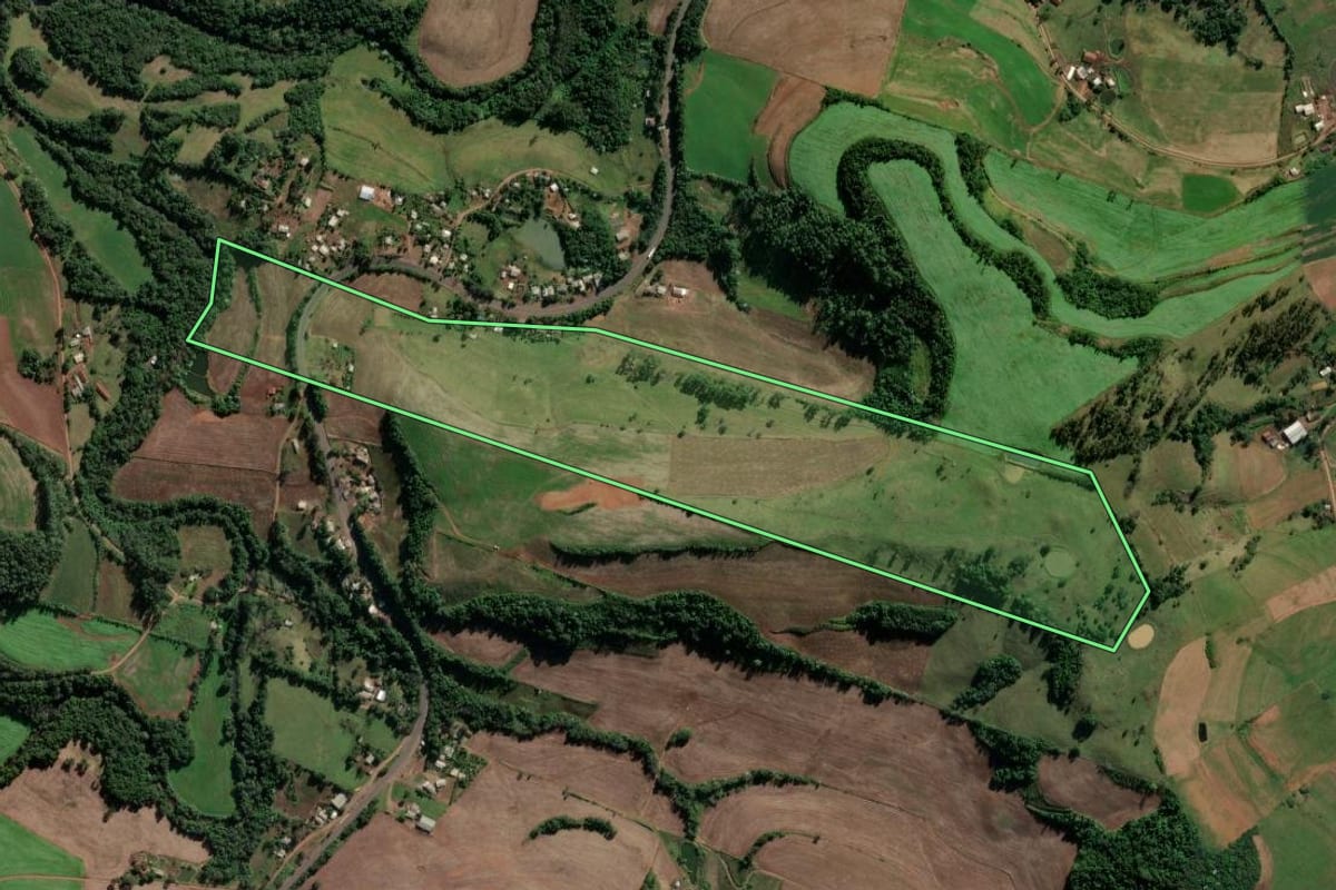 Imagem de satélite do imóvel rural em Frederico Westphalen (RS), com o contorno declarado no CAR desenhado por cima.