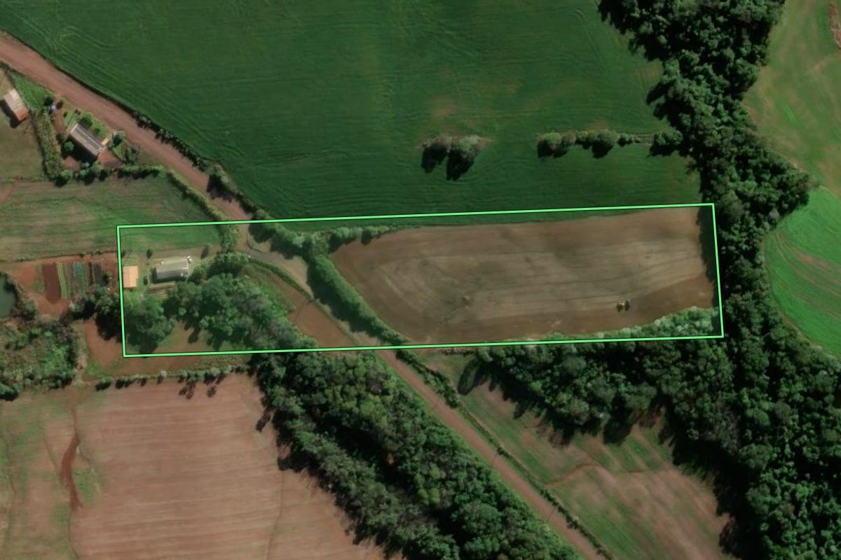 Imagem de satélite do imóvel rural em Frederico Westphalen (RS), com o contorno declarado no CAR desenhado por cima.