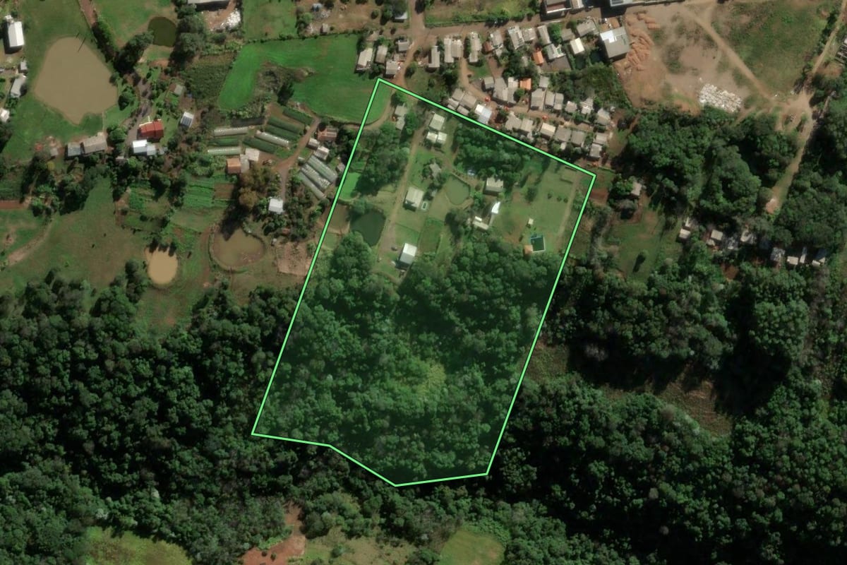 Imagem de satélite do imóvel rural em Frederico Westphalen (RS), com o contorno declarado no CAR desenhado por cima.