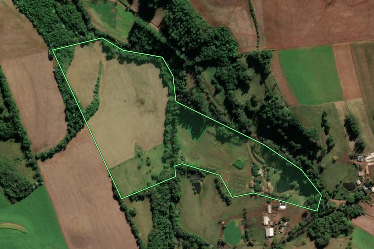 Imagem de satélite do imóvel rural em Frederico Westphalen (RS), com o contorno declarado no CAR desenhado por cima.