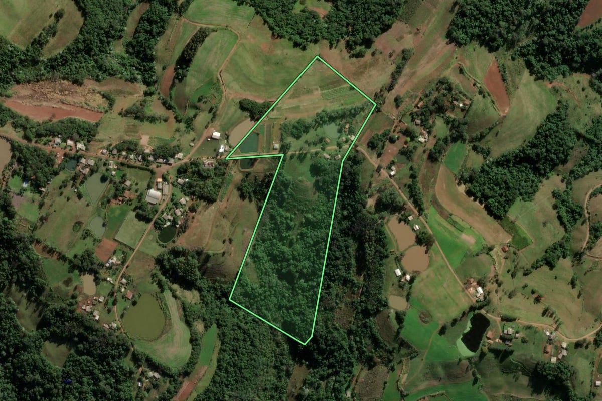 Imagem de satélite do imóvel rural em Frederico Westphalen (RS), com o contorno declarado no CAR desenhado por cima.