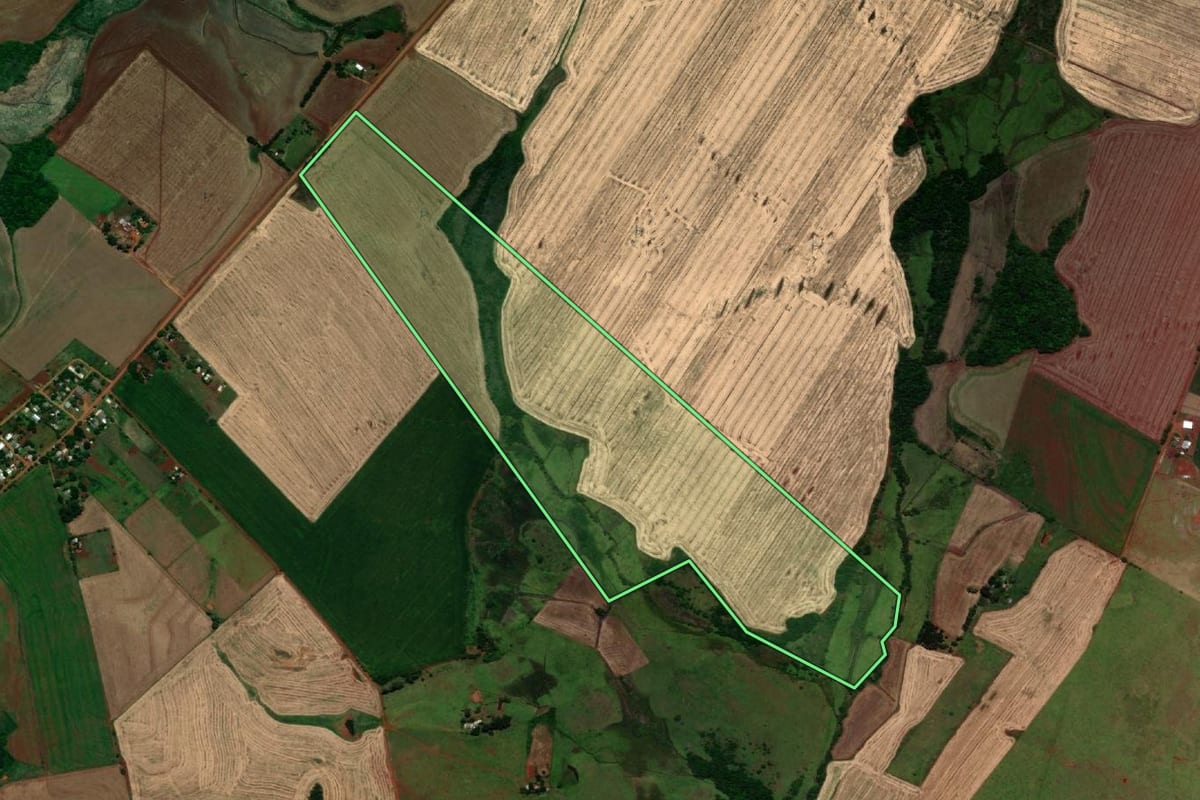 Imagem de satélite do imóvel rural em Garruchos (RS), com o contorno declarado no CAR desenhado por cima.