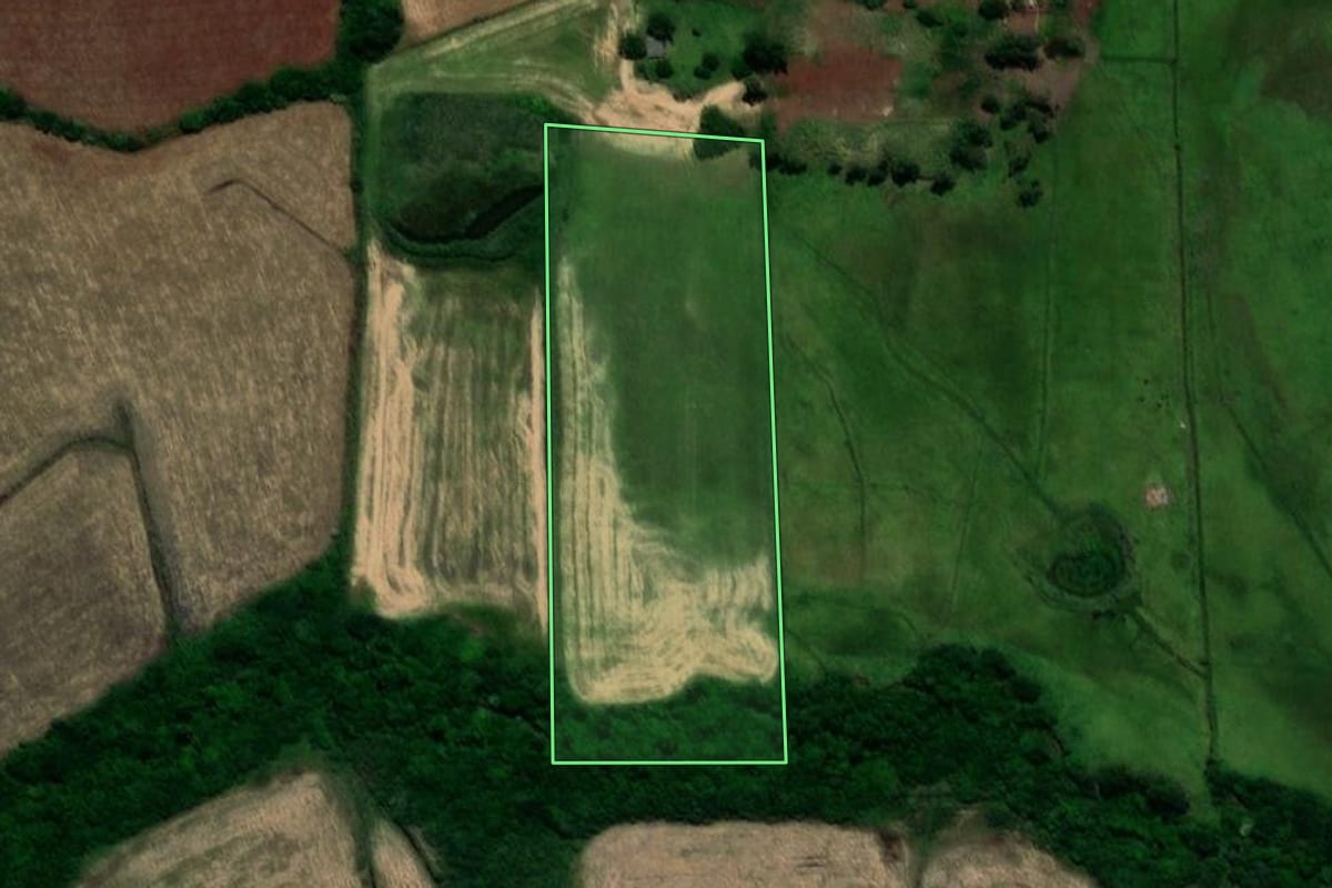 Imagem de satélite do imóvel rural em Garruchos (RS), com o contorno declarado no CAR desenhado por cima.