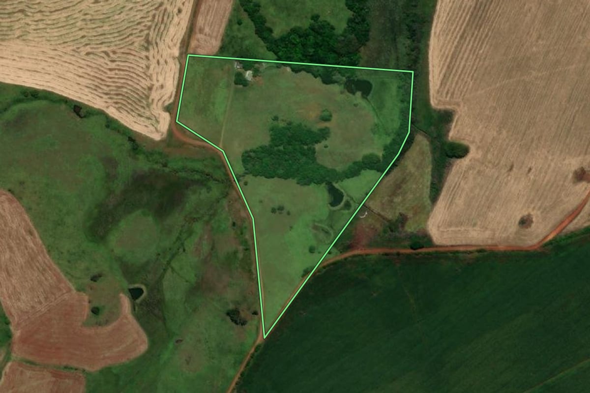 Imagem de satélite do imóvel rural em Garruchos (RS), com o contorno declarado no CAR desenhado por cima.