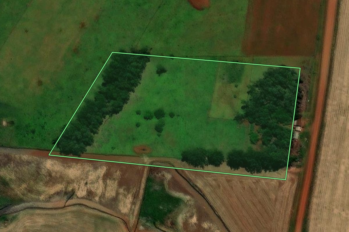 Imagem de satélite do imóvel rural em Garruchos (RS), com o contorno declarado no CAR desenhado por cima.
