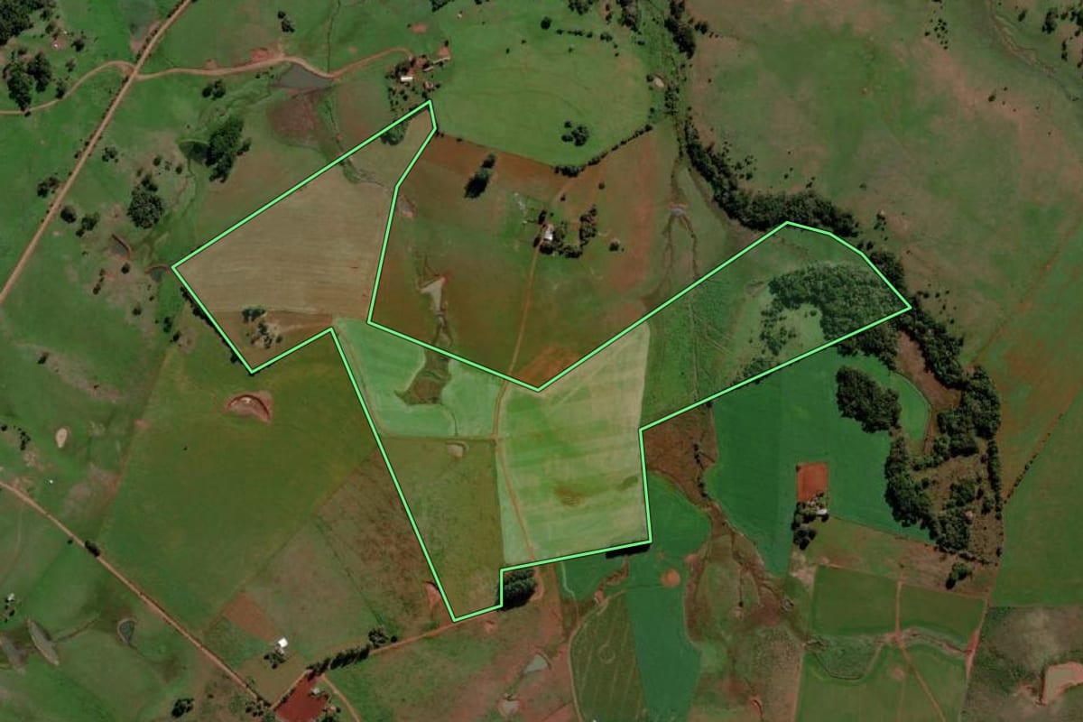 Imagem de satélite do imóvel rural em Garruchos (RS), com o contorno declarado no CAR desenhado por cima.