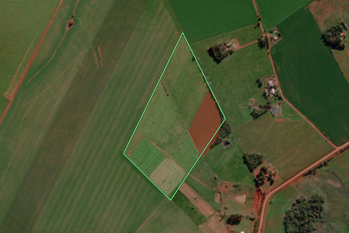 Imagem de satélite do imóvel rural em Garruchos (RS), com o contorno declarado no CAR desenhado por cima.