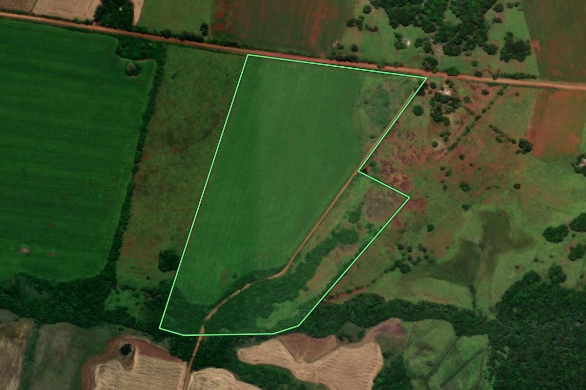 Imagem de satélite do imóvel rural em Garruchos (RS), com o contorno declarado no CAR desenhado por cima.