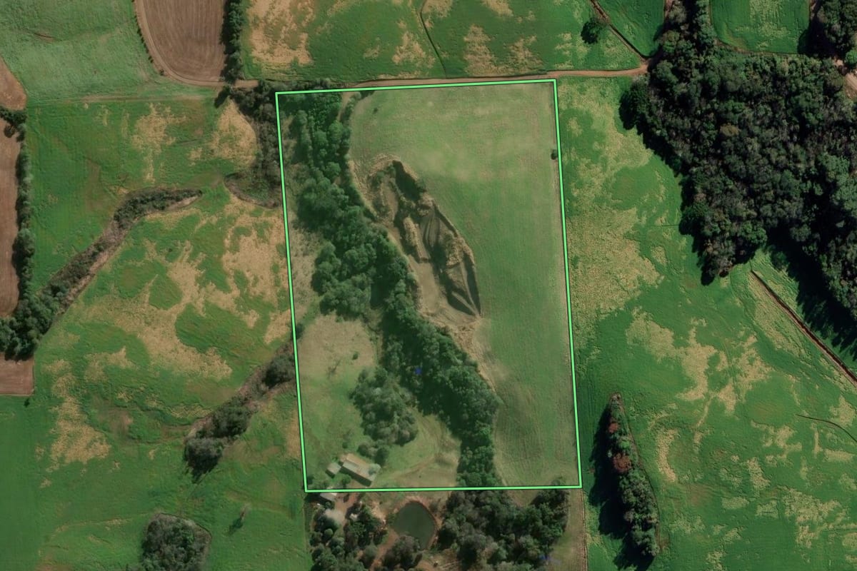 Imagem de satélite do imóvel rural em Gaurama (RS), com o contorno declarado no CAR desenhado por cima.