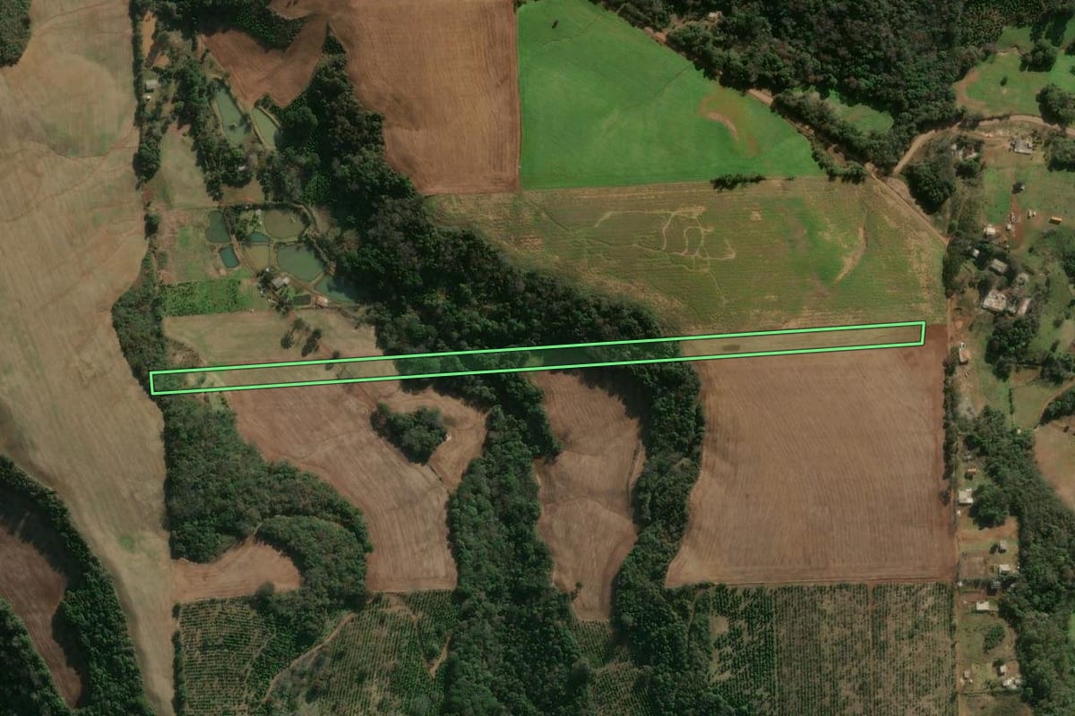 Imagem de satélite do imóvel rural em Gaurama (RS), com o contorno declarado no CAR desenhado por cima.