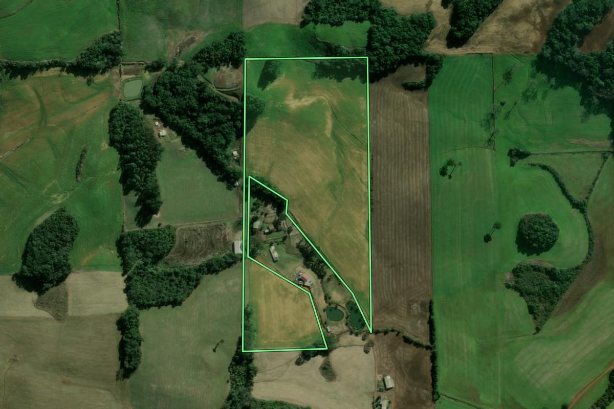 Imagem de satélite do imóvel rural em Gaurama (RS), com o contorno declarado no CAR desenhado por cima.