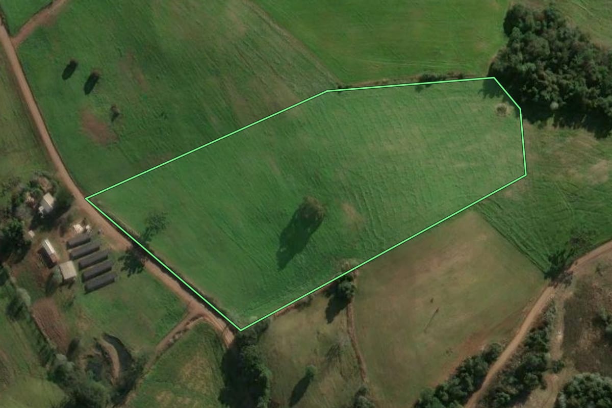 Imagem de satélite do imóvel rural em Gaurama (RS), com o contorno declarado no CAR desenhado por cima.