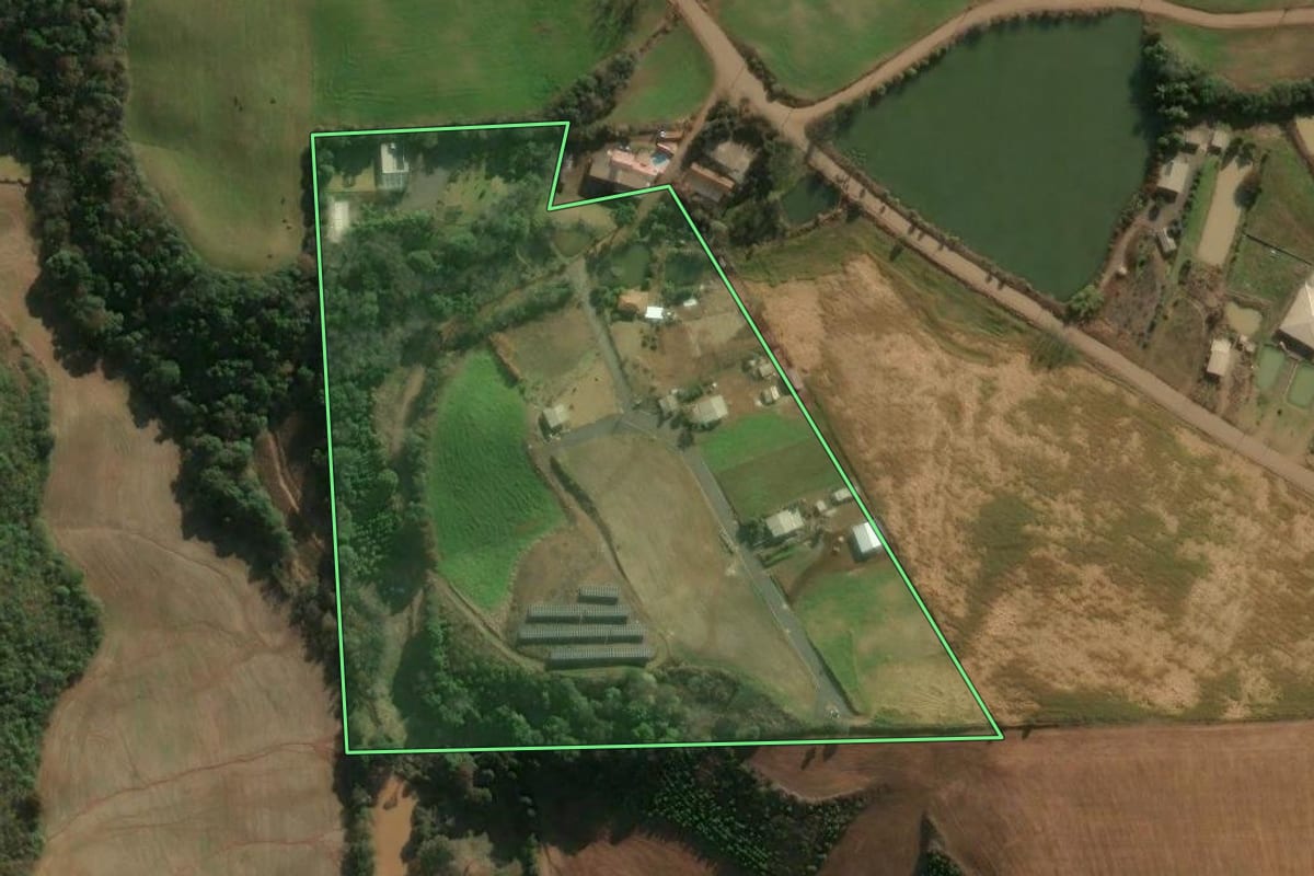 Imagem de satélite do imóvel rural em Gaurama (RS), com o contorno declarado no CAR desenhado por cima.