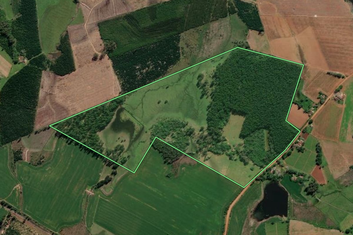 Imagem de satélite do imóvel rural em General Câmara (RS), com o contorno declarado no CAR desenhado por cima.