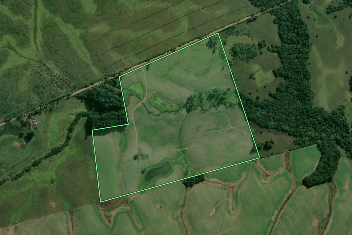 Imagem de satélite do imóvel rural em General Câmara (RS), com o contorno declarado no CAR desenhado por cima.