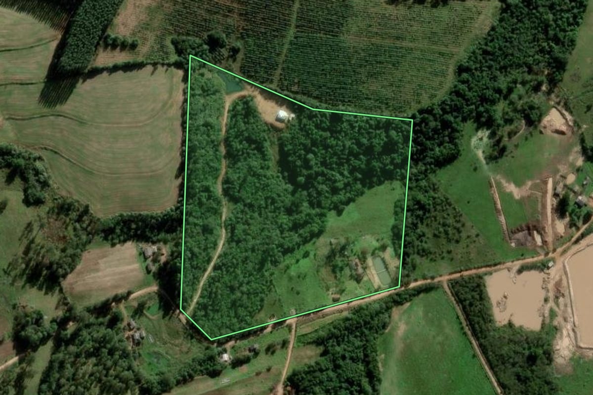 Imagem de satélite do imóvel rural em General Câmara (RS), com o contorno declarado no CAR desenhado por cima.
