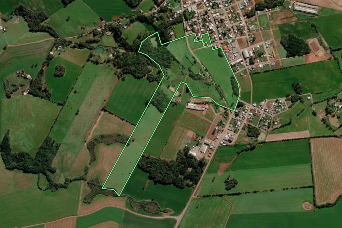 Imagem de satélite do imóvel rural em Gentil (RS), com o contorno declarado no CAR desenhado por cima.