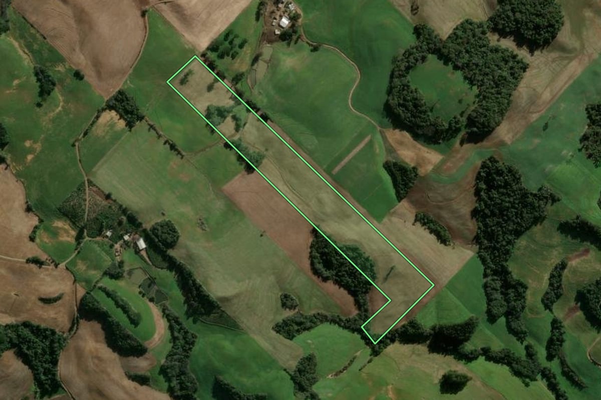Imagem de satélite do imóvel rural em Getúlio Vargas (RS), com o contorno declarado no CAR desenhado por cima.
